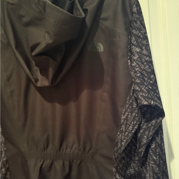 The North Face Black Hooded Jacket - Picture 5 of 9